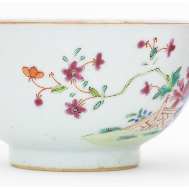 Chinese Export Famille Rose Porcelain Bowls, Pair For Sale In New York - Image 6 of 10