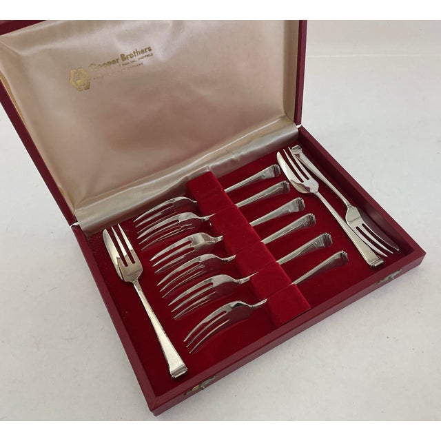 1960s A Vintage New Set of 9 Silver Pastry Forks, Art Deco For Sale - Image 5 of 12