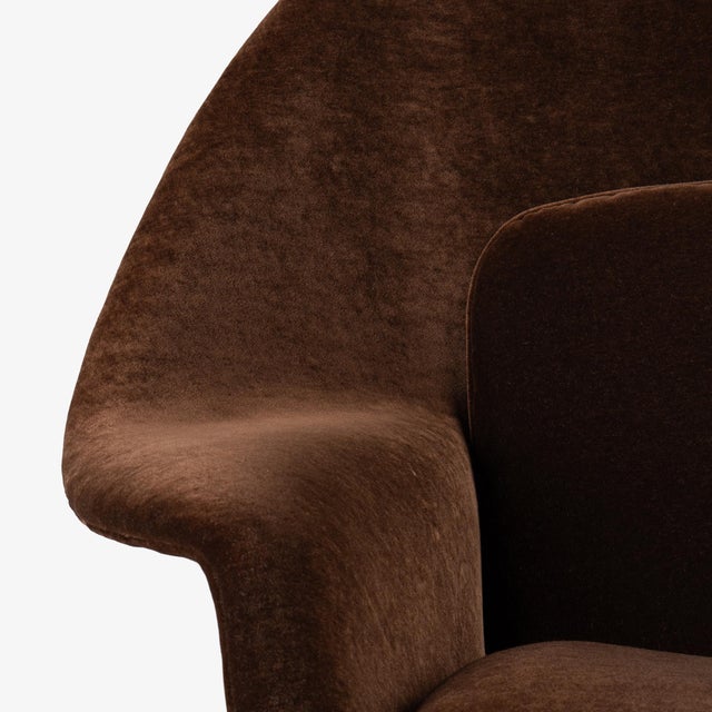 Eero Saarinen Womb Chair & Ottoman in Chocolate Brown Mohair & Black Frame by Knoll For Sale - Image 11 of 12