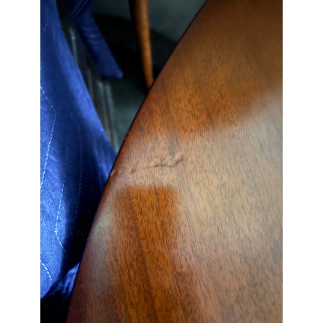 Federal Style Mahogany Dining Table by Kindel, 20th Century. Includes 4 Leaves For Sale - Image 11 of 11