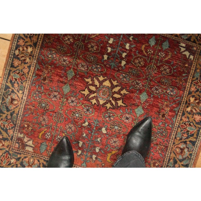 :: Center medallion loosely defined by design density of simplistic quatrefoil central floral blossom and trefoil minor...