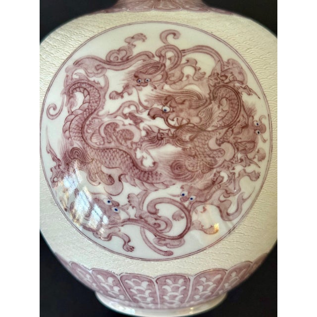 Fine Japanese Porcelain Vase with Carving by Makuzu Kozan Meiji Period For Sale - Image 10 of 18