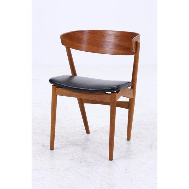 Mid-Century Danish Model 7 Chairs in Teak and Leather by Helge Sibast For Sale - Image 6 of 16