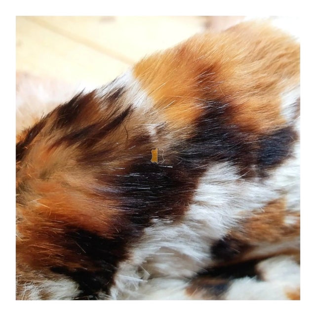 Bring rustic luxury into your rooms with this beautiful Vintage Genuine Fur Pillow. This throw pillow is EXCLUSIVE and ONE...