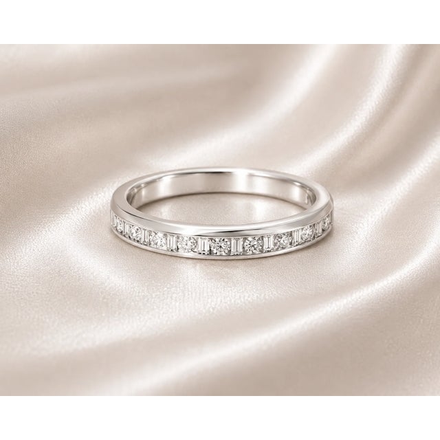Art Deco 1970s 14K White Gold Baguette Diamond Wedding Band Estate Ring For Sale - Image 3 of 3