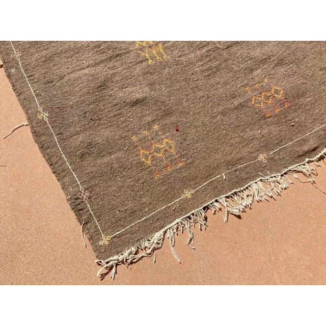 Brown Vintage 1960s Moroccan Berber Kilim Rug, Sand and Pumpkin Orange, 4'8" × 7'9" For Sale - Image 8 of 13