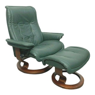 Late 20th Century Ekornes Stressless Leather Recliner and Ottoman Large "Royal" Model For Sale