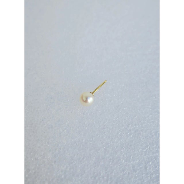 Traditional Pearl Earring With 14 Karat Gold Post, 1 Piece For Sale - Image 3 of 7