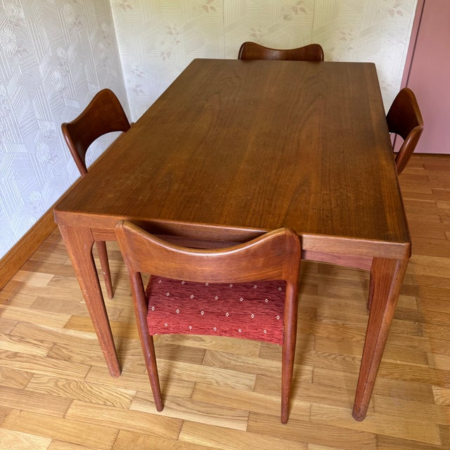 Brown Table and Chairs by Henning Kjaernulf for Vejle Stole Og Møbelfabrik, 1960s, Set of 5 For Sale - Image 8 of 17