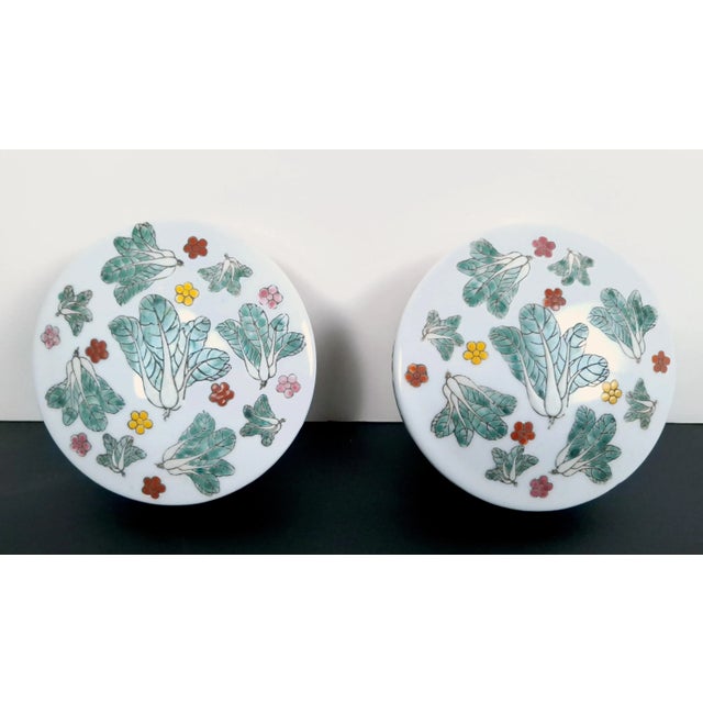 Late 19th Century Pair of Chinese Porcelain Covered Ginger Jars For Sale - Image 5 of 12
