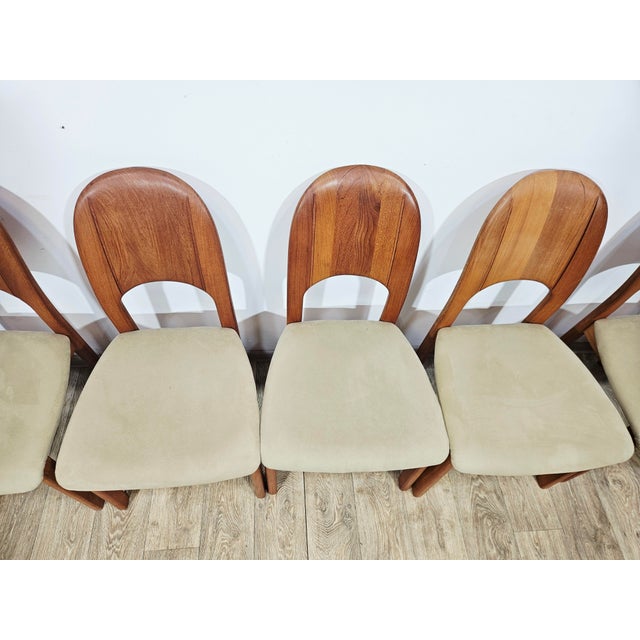 Danish Teak Extending Table +and Chairs from Möbelfabrik Holstebro, 1970s, Set of 9 For Sale - Image 17 of 18