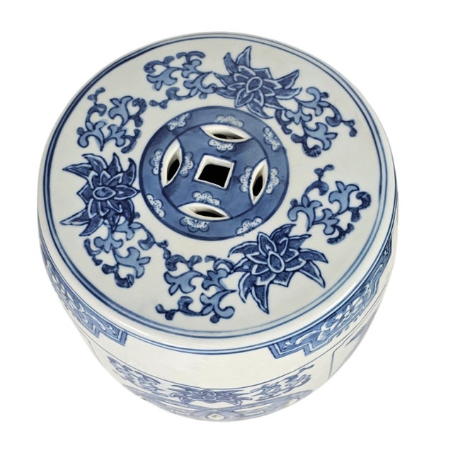 Vintage Chinese Blue and White Porcelain Garden Stool Shouxing Peach Longevity Motif 13" For Sale - Image 4 of 7
