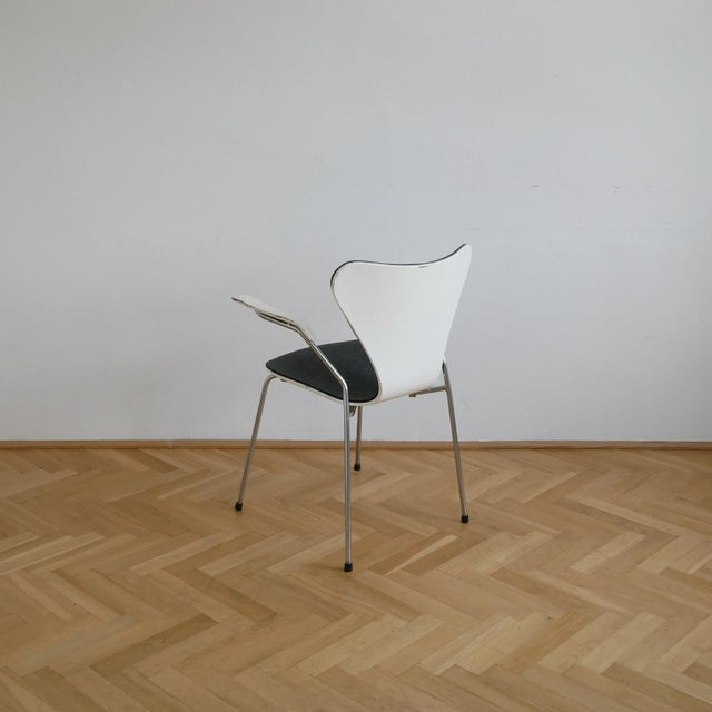 Wood Series 7 Armchair by Arne Jacobsen for Fritz Hansen, 1967 For Sale - Image 7 of 9