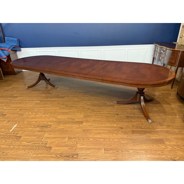 2020s Traditional Oval Banded Mahogany Double Pedestal Dining Table by Leighton Hall - Showroom Sample For Sale - Image 5 of 12