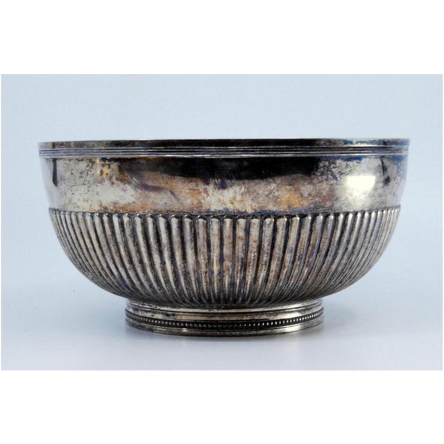 Fluted Candy Box in Silver with Pearly Base, in Very Good conditions. Designed before 1890 This piece has an attribution...