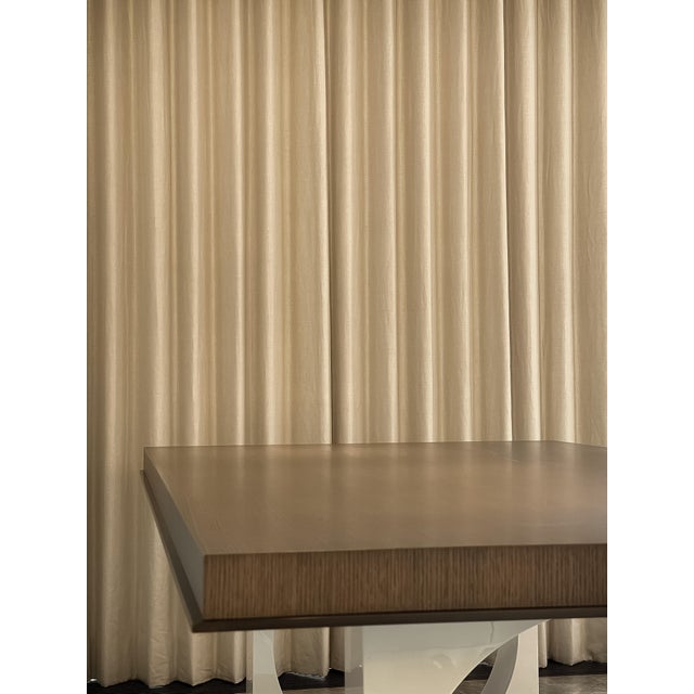 This dining table in oak and bronze by Holly Hunt, created in 2019 in the United States, is part of the documented ‘Ring’...