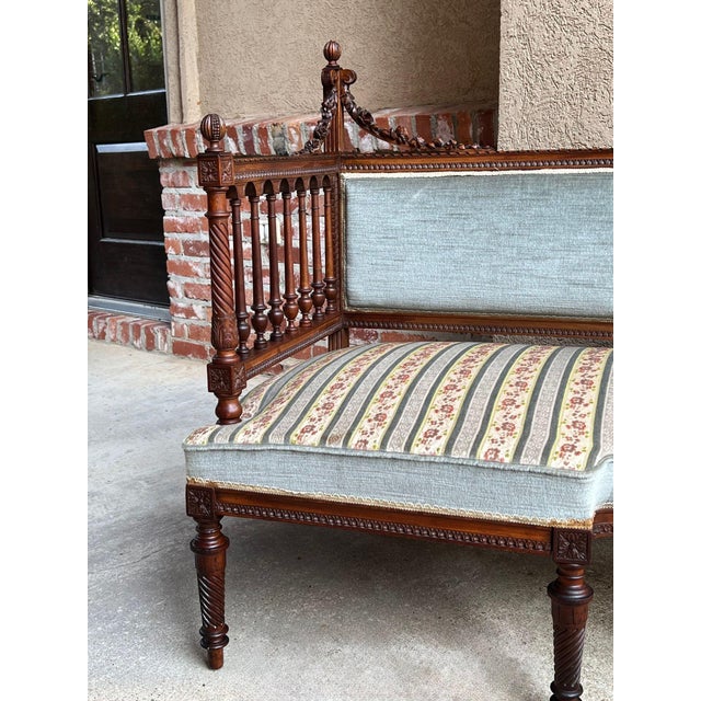 Late 19th Century Antique English Chaise Lounge Bench Victorian Hall Seat Carved Walnut C1880 For Sale - Image 5 of 18