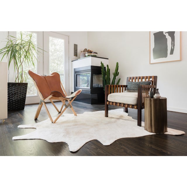 The Grand Canyon is a contemporary rug made in China from woven synthetics. The captivating look and colors are sure to...
