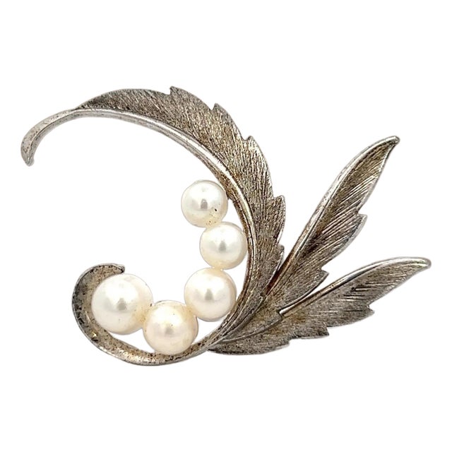 1990s Mikimoto Estate Akoya Pearl Brooch Pin 5-7 mm Silver For Sale