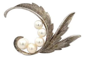 1990s Mikimoto Estate Akoya Pearl Brooch Pin 5-7 mm Silver