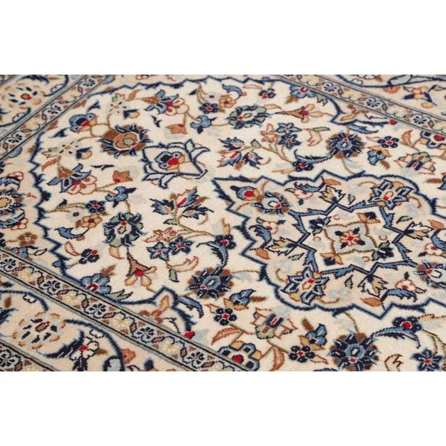 Textile Kashan Rug in Hand-Knotted Wool For Sale - Image 7 of 11