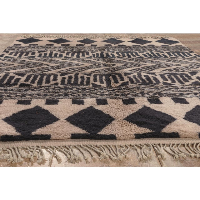 Contemporary Beni Mrirt Moroccan Rug, 07'03 X 08'08 For Sale - Image 9 of 10