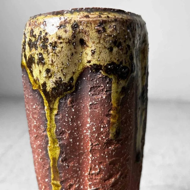 Mid-Century Earthenware Ikebana Flower Vase, Japan, 1960s, in Flawless conditions. Designed 1960 to 1969