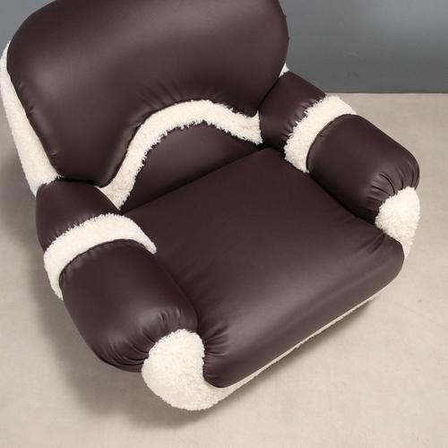 Textile Vintage Italian Lounge Chairs in Leatherette, 1970s, Set of 2 For Sale - Image 7 of 10