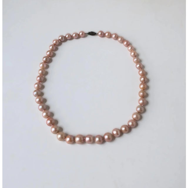 Traditional Pink Pearl Necklace, Circa Early-20th Century For Sale - Image 3 of 11