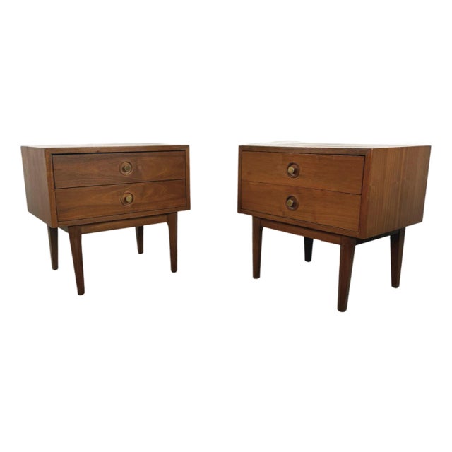 American of Martinsville Mid-Century Modern Two-Drawer Nightstands, Pair For Sale