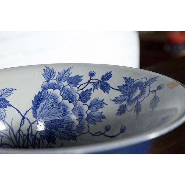 Chinese Blue & White Porcelain Wash Basin with Floral Motifs & Cobalt Blue For Sale - Image 10 of 12