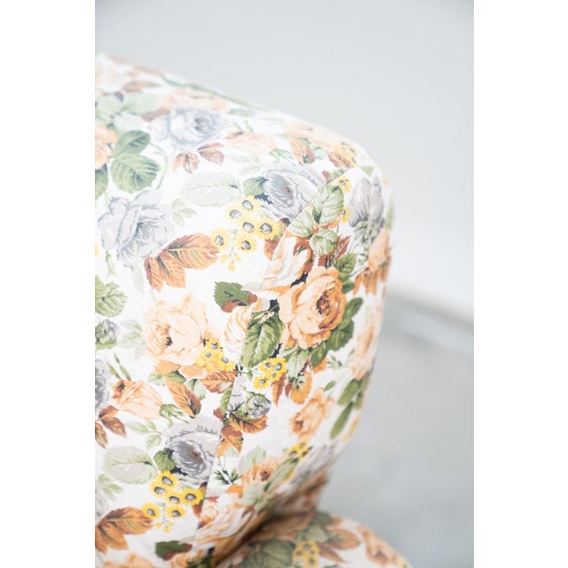 Textile 2-Seater Sofa in Floral Fabric, Wooden Structure, Plastic and Wooden Feet, 1970s For Sale - Image 7 of 18