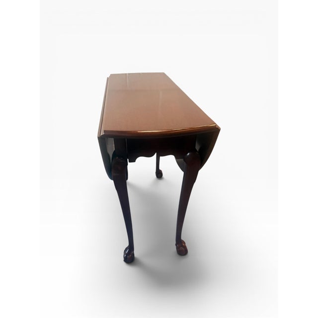 Late 20th Century Kittinger Colonial Williamsburg Drop Leaf Round Mahogany Table For Sale - Image 17 of 18