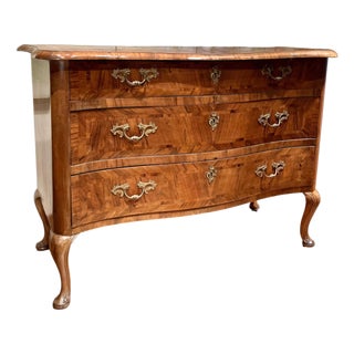 Italian Louis XV Rococo Curved Walnut Commode, 18th Century For Sale