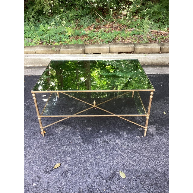 Late 20th Century Vintage Hollywood Regency Antiqued Brass Finish & Mirrored Two Tier Coffee Table For Sale - Image 5 of 6