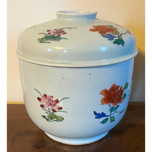 Antique 19th Century Chinese Export Porcelain Jar and Cover in Famille Rose Palette For Sale - Image 9 of 12