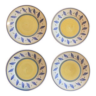 1990s Williams-Sonoma Tournesol Italy Dinner Plate - Set of 4, Blue/Yellow Verge Bands, Blue Leaves on Rim, Yellow Center For Sale