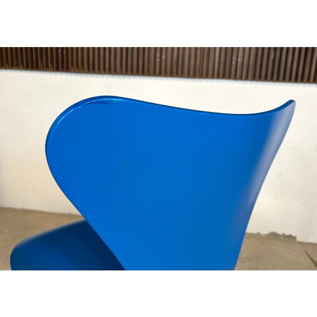 Danish Blue Series 7 3107 Stackable Dining or Desk Chair by Arne Jacobsen for Fritz Hansen, 1955 For Sale - Image 10 of 17