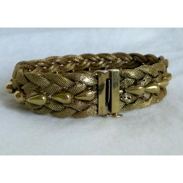 Vintage 1960s UnoAErre Italian 18k Solid Gold Braided Mesh Bracelet For Sale - Image 4 of 14