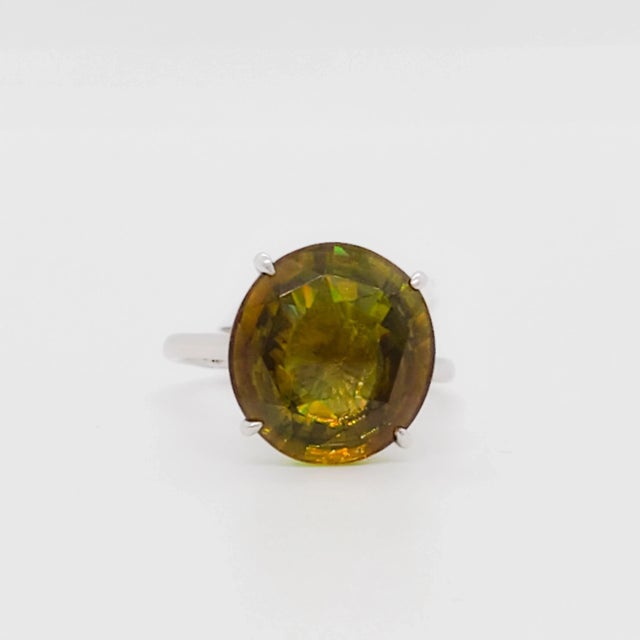 Early 21st Century Green Sphene Round Solitaire Ring in 18k White Gold, size 8.25 For Sale - Image 5 of 8