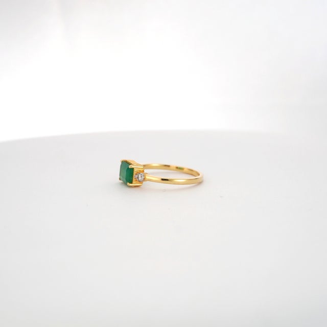 White 14k Yellow Gold Ring With 0.85ct Emerald & Diamond Accents For Sale - Image 8 of 10