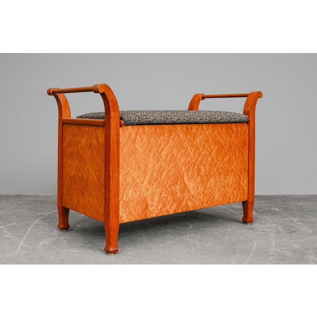 Art Nouveau Chest Bench in Cherry Wood and Bird's-Eye Maple, 20th Century For Sale - Image 6 of 18
