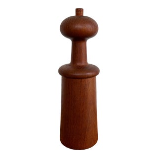 Vintage 1960s Danish Modern Teak Dansk Designs Salt Shaker Pepper Grinder, Jens Quistgaard For Sale
