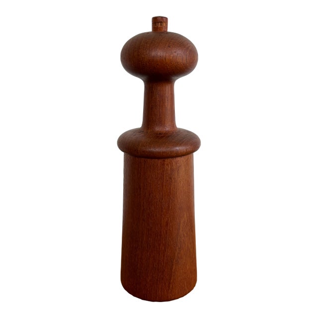 Vintage 1960s Danish Modern Teak Dansk Designs Salt Shaker Pepper Grinder, Jens Quistgaard For Sale