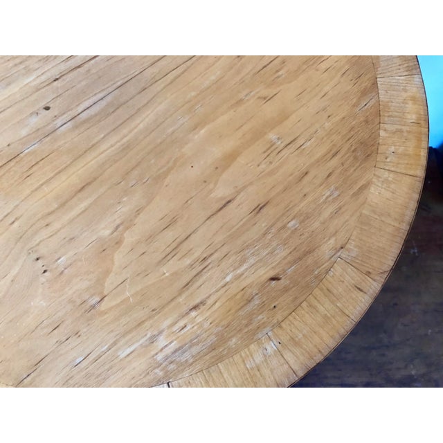 Mid-Century Modern Vintage Medallion Limited Lacquered Decorator Table For Sale - Image 3 of 5