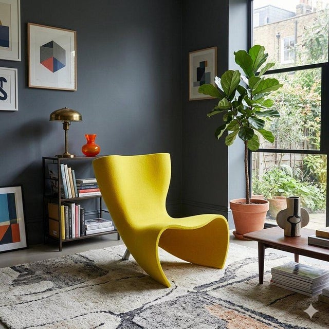 The Felt Chair, designed by Marc Newson in 1993 for Cappellini, is an iconic example of contemporary design that combines...