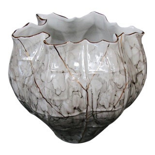 Kavana Décor Sculptural White & Gray Porcelain Vase With Gold Ruffled Rim For Sale