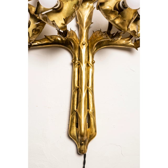 Large Art Nouveau Thistle Wall Sconce in Hammered Brass, France, 20th Century For Sale - Image 9 of 17