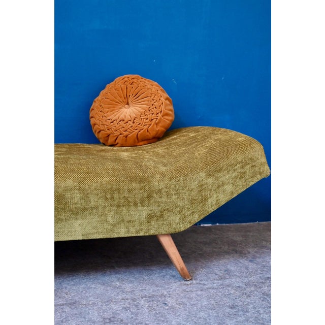 1950s Mid-Century Daybed with Compass Legs in Olive Green Velvet, 1950 For Sale - Image 5 of 10