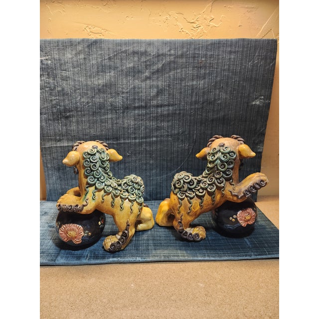 1960s Pair of Chinese Ceramic Foo Dogs For Sale - Image 5 of 6